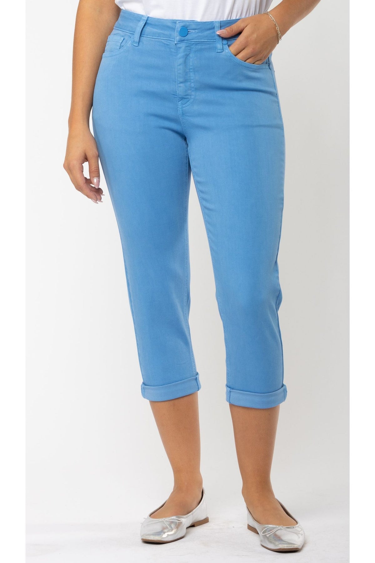 Front view of Carreli Jeans Capri - Style PC-001 in turqouise