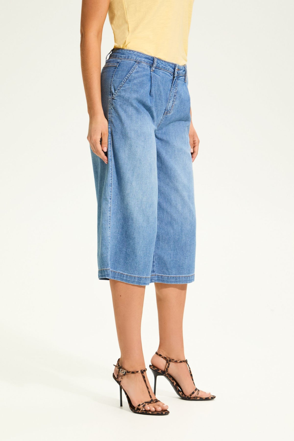 Side view of FDJ Olivia Wide Leg Capri - Style 2434992