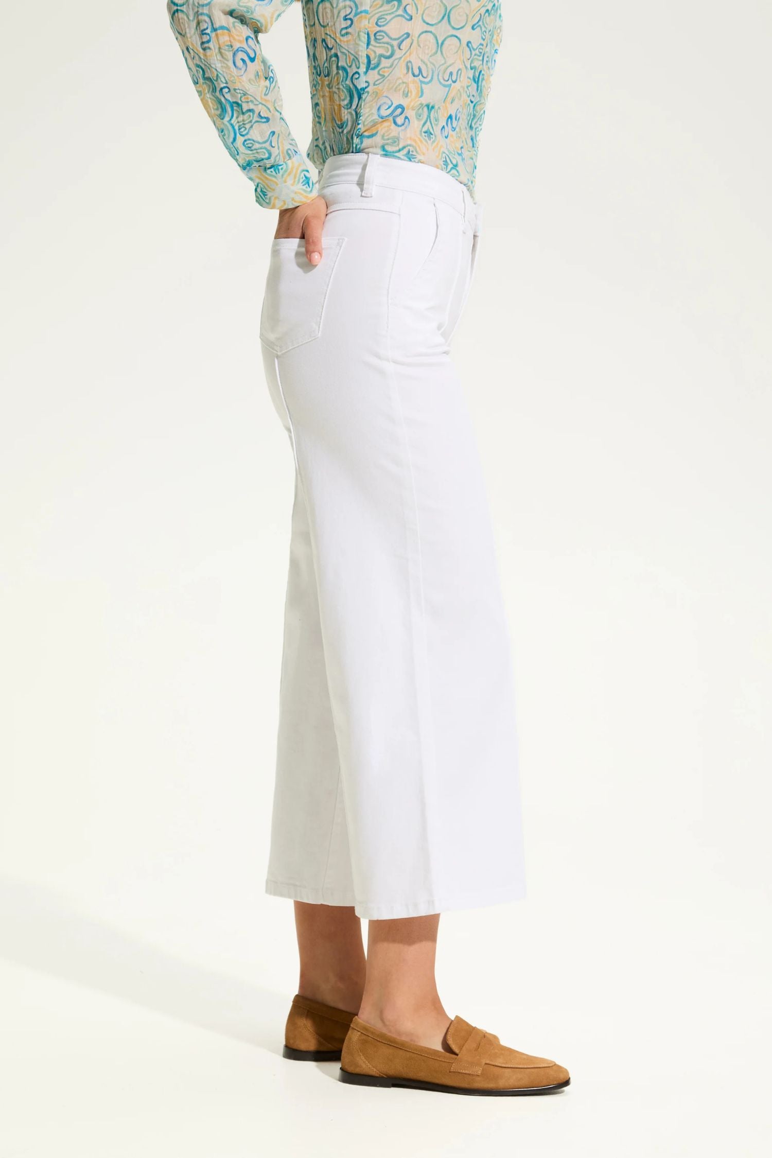 Side view of FDJ Suzanne Denim Wide Leg Crop in white