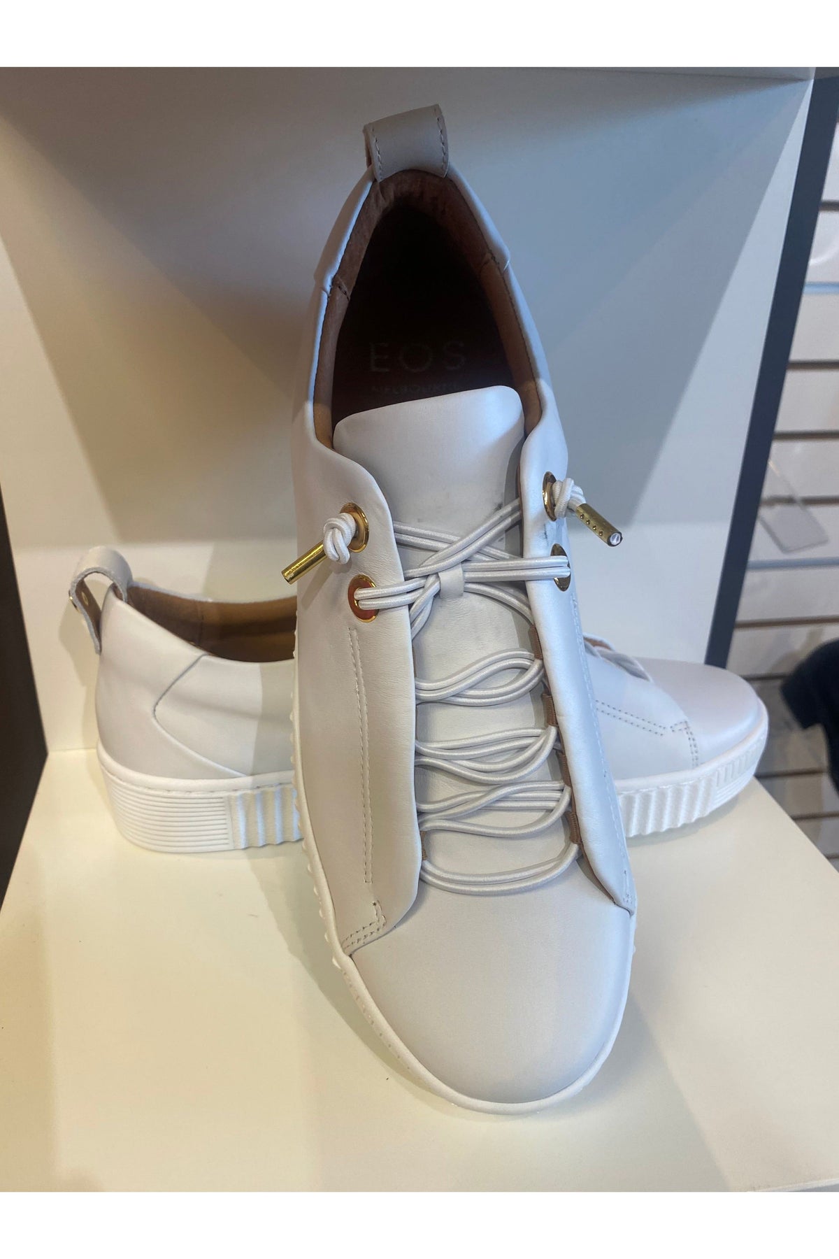 EOS Fashion Sneaker - Style Jool, pair top