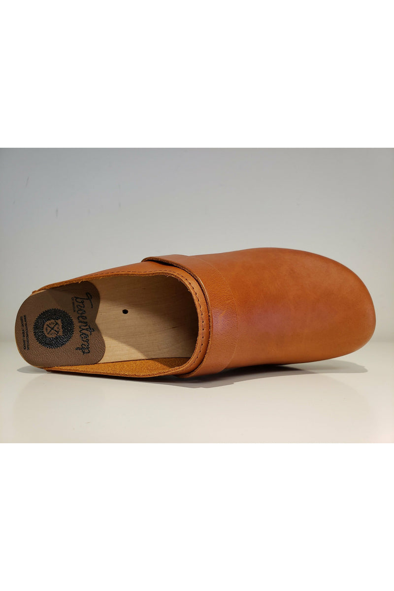 Troentorp Da Vinci Clog, side front, cognac