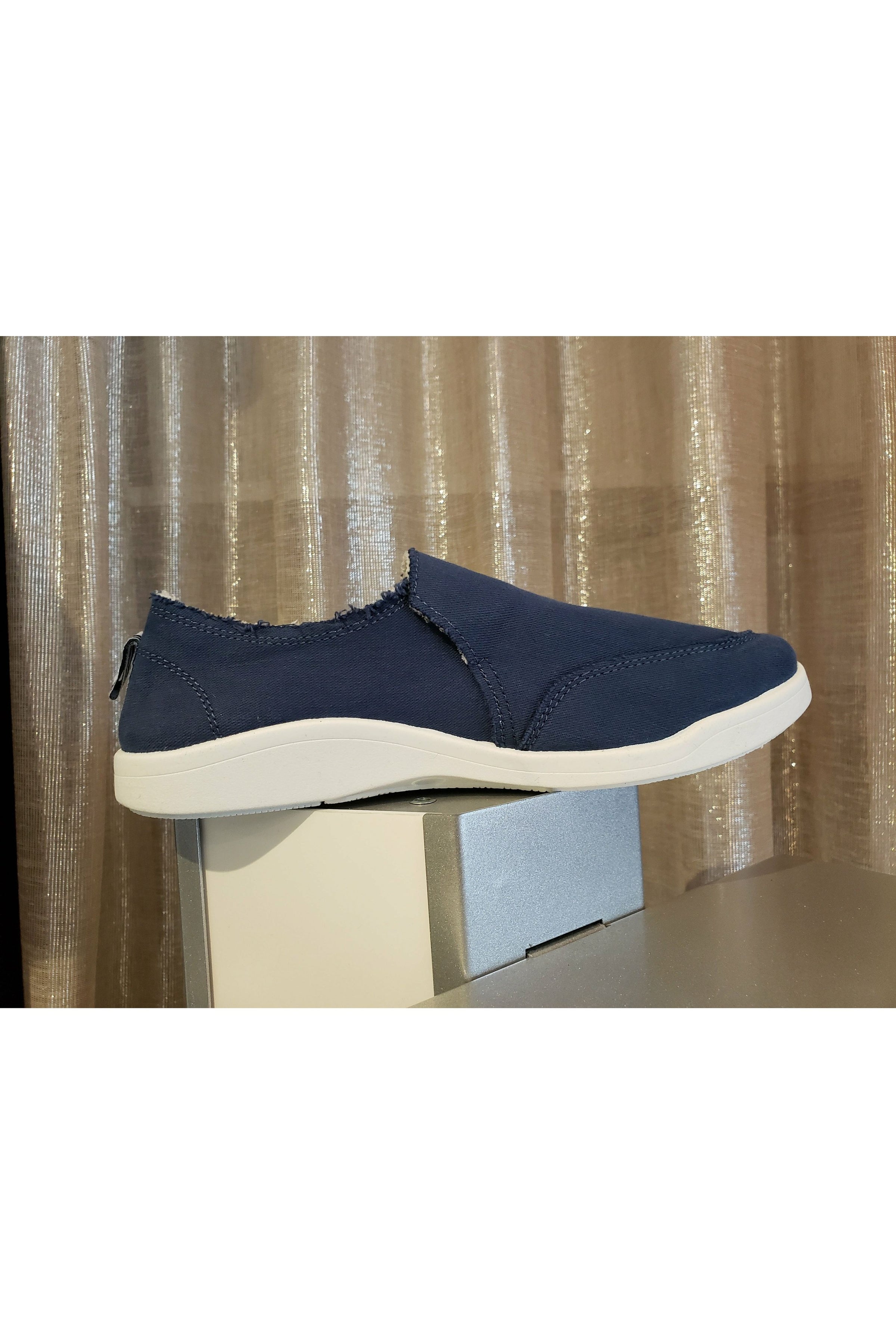 Vionic Venice Canvas Sneakers - Style Pismo CNVS, inside, navy