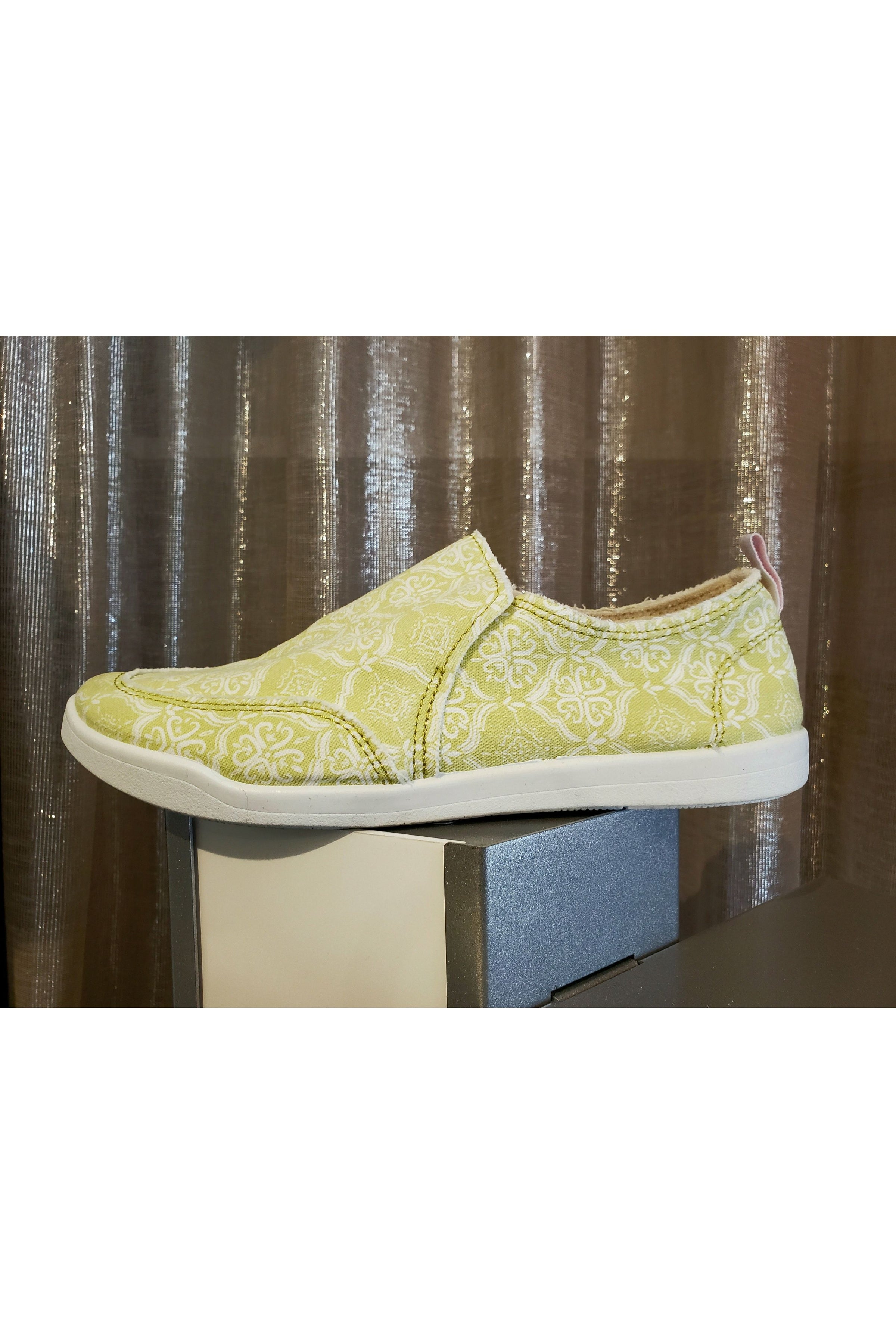 Vionic Venice Canvas Sneakers - Style Pismo CNVS, outside, citrine