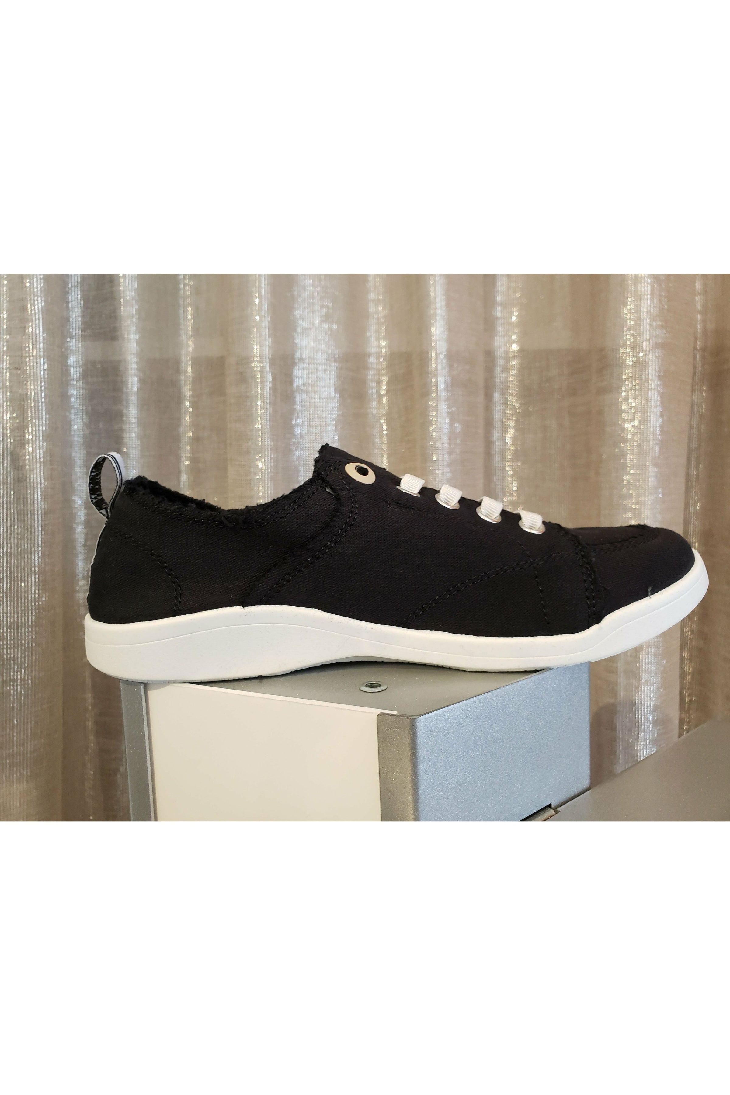 Vionic Venice Canvas Sneakers - Style Pismo CNVS, inside, black