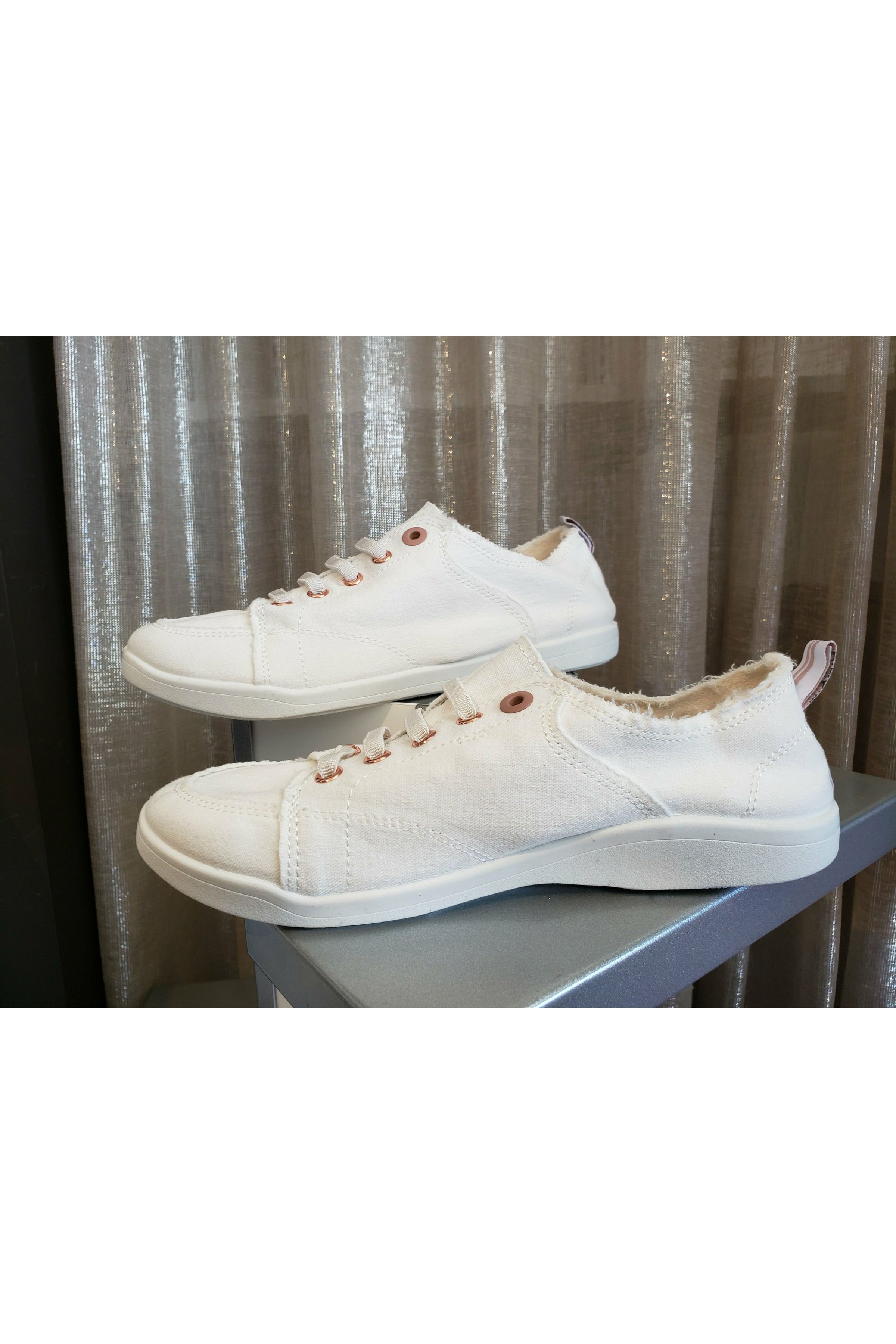 Vionic Venice Canvas Sneakers - Style Pismo CNVS, cream, pair