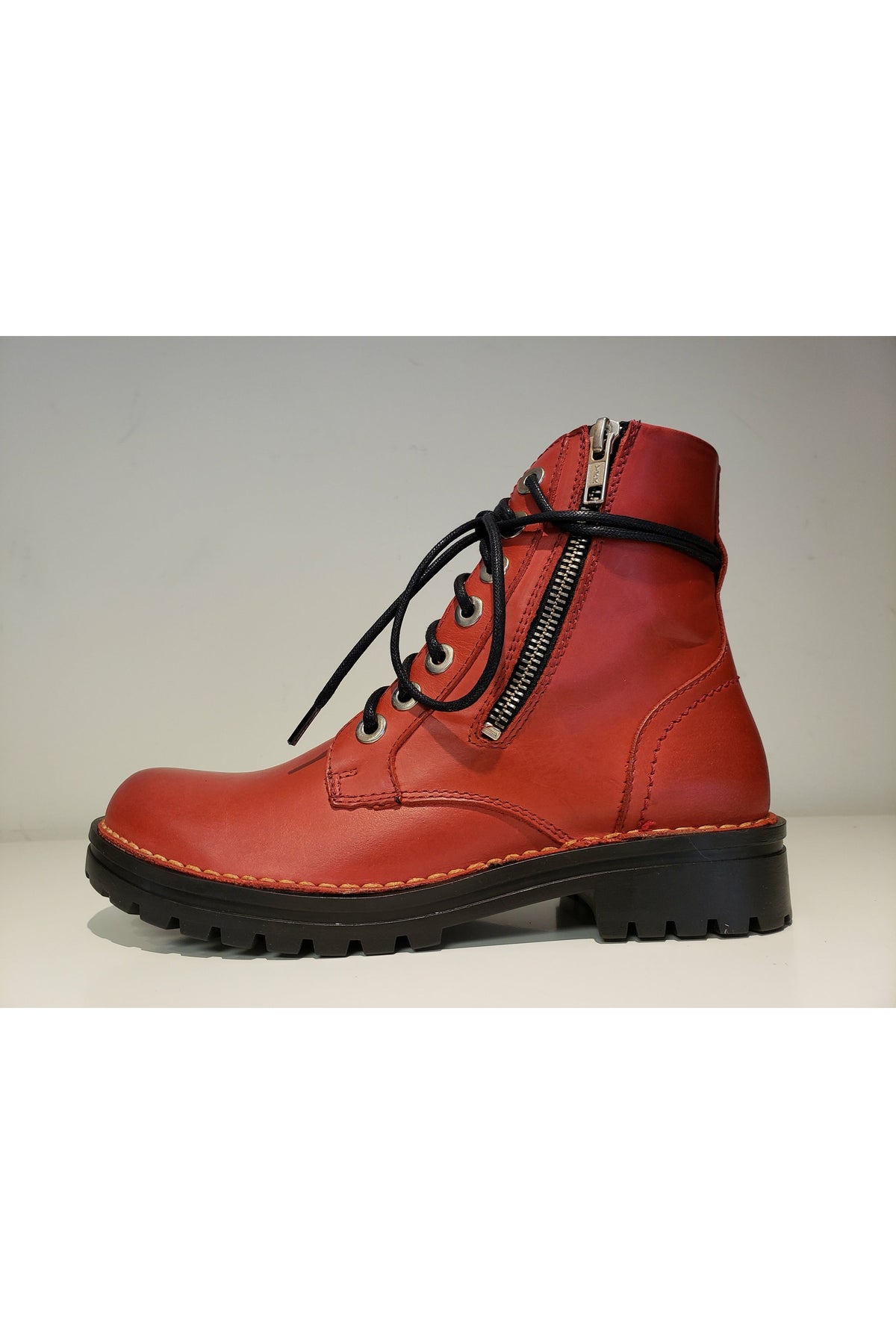Chacal Madison Ankle Boot - Style 5667, outside, rojo